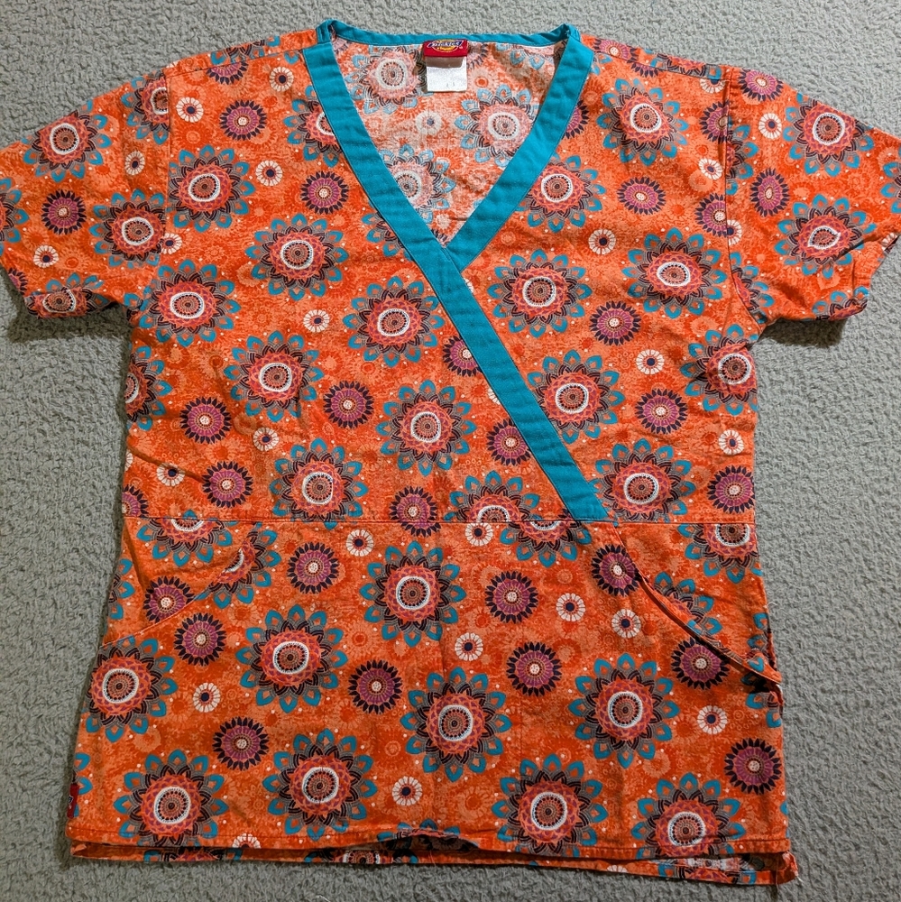 Dickies Women`s Orange & Blue Floral Geometric Short Sleeve Scrub Top / Size S